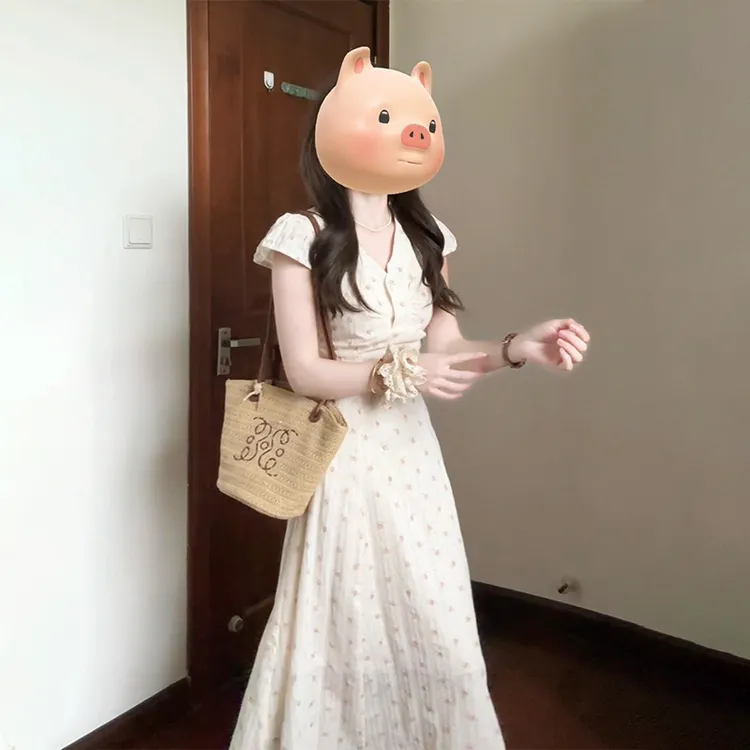 法式v领碎花连衣裙女夏季后妈裙2025新款爆款洋气小飞袖长款裙子