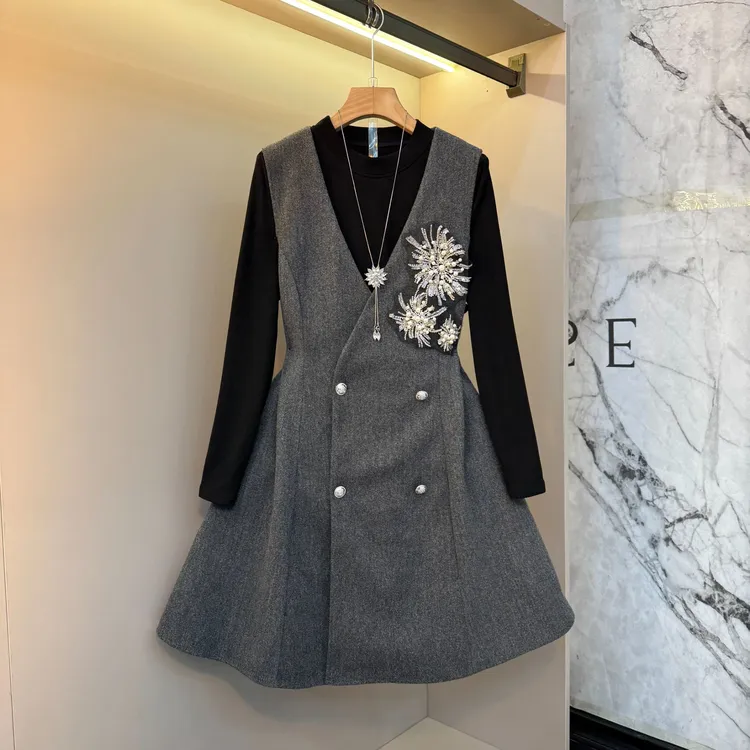 2025秋冬微胖新款显瘦时尚气质简约风亮片装饰内搭+马甲裙套装569