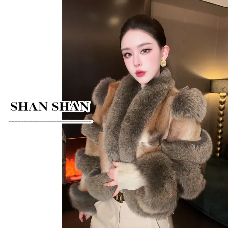 SS姗姗 秋冬狐狸毛拼貂轻奢拼接设计款皮草短外套 51270574-8617