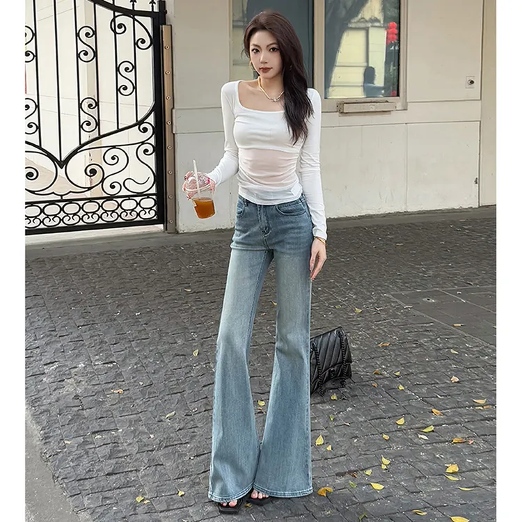 浅蓝色低腰微喇牛仔裤女秋季新款辣妹修身显瘦不贴腿直筒喇叭裤子