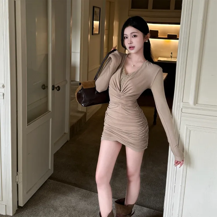 美拉德色系涩谷辣妹连衣裙2025秋季新款气质修身显身材包臀短裙