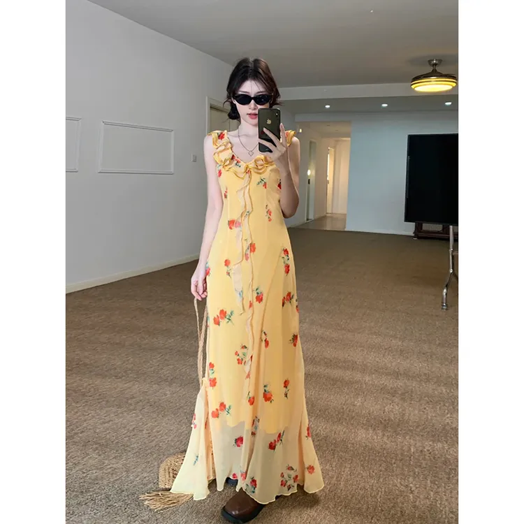 茶歇法式国风性感辣妹飘带设计印染玫瑰连衣裙收腰显瘦吊带大摆裙