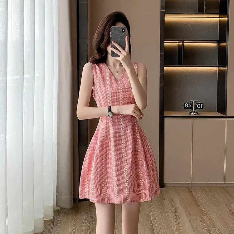 小个子无袖背心连衣裙子女夏季2025新款茶歇法式梨形身材收腰短裙