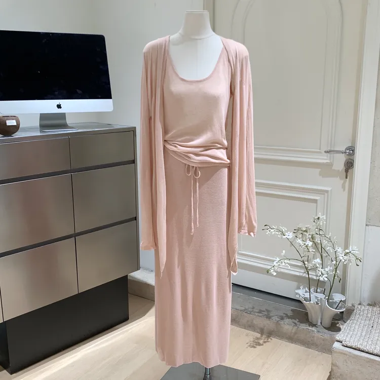 粉色亚麻针织松弛感老钱风温柔显白气质休闲开衫背心半身裙三件套