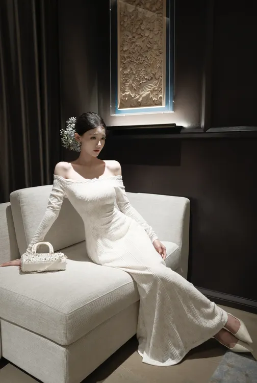 春日部【月露凝霜】轻奢简约白色法式气质仙气一字肩连衣裙01294