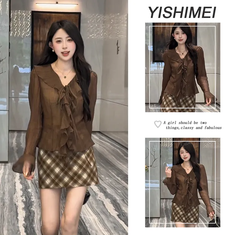 早秋时尚穿搭2025年新款爆款设计感百搭长袖上衣格纹短裙两件套装
