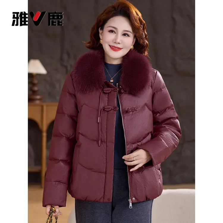 雅鹿中年妈妈冬装外套洋气衣2025新款羽绒服中老年女短款加厚袄