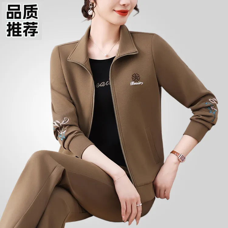 妈妈秋装新款运动套装中老年女春秋外套品牌休闲三件套时髦真好看