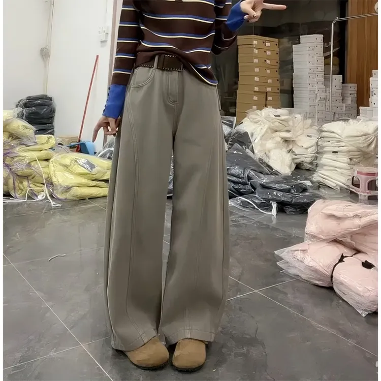 冬季加绒加厚直筒弯刀牛仔裤女2025新款宽松显瘦百搭阔腿拖地裤子