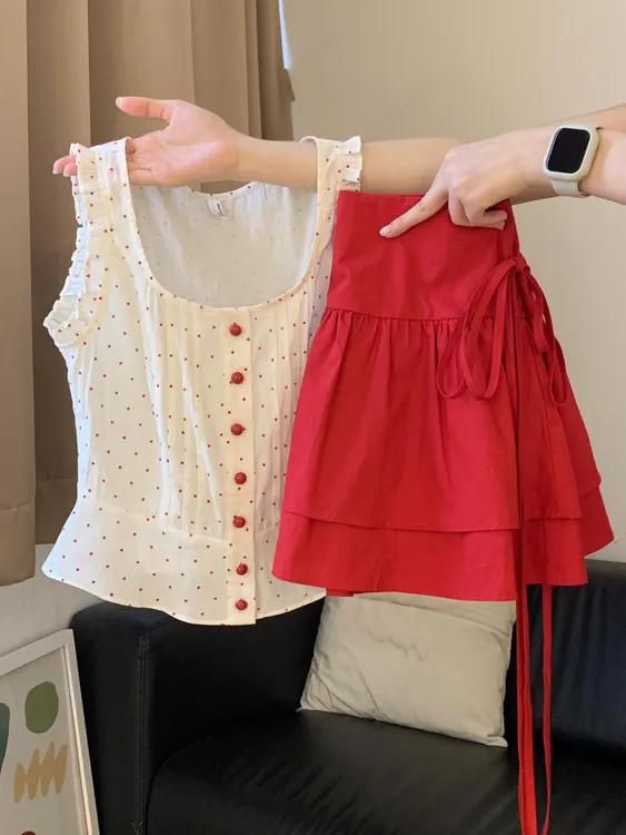 夏日韩系可爱减龄元气穿搭一整套方领波点短款上衣褶皱蛋糕半身裙