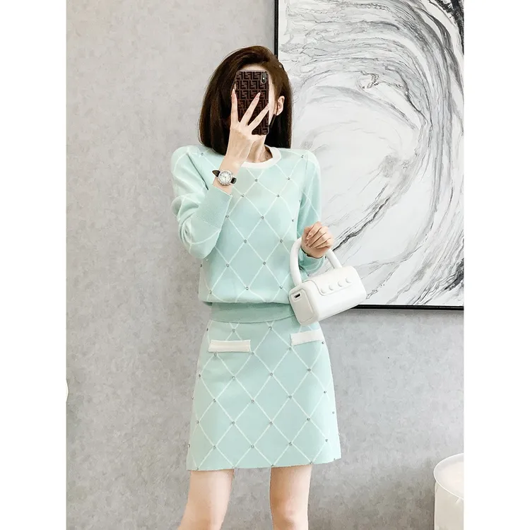时尚休闲套装女2025秋冬季小香风钉钻毛衣A字短裙针织两件套装裙