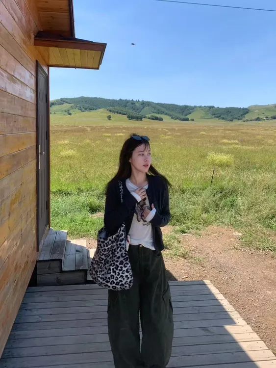 2025秋季新款韩系chic别致针织开衫外套白色短袖T袖工装裤三件套