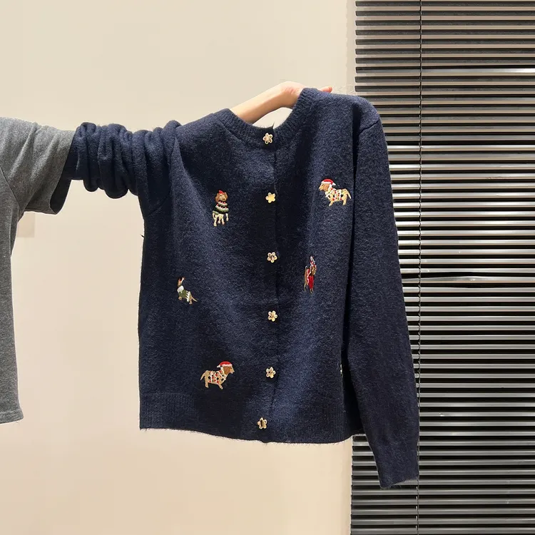 夏珍 藏青卡通刺绣圆领长袖针织开衫女秋冬新款宽松慵懒毛衣外套