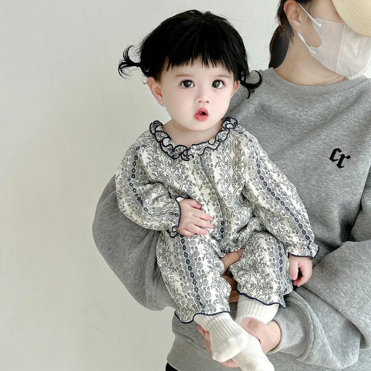 婴儿衣服春秋装新生儿连体衣女宝宝复古碎花满月哈衣外出服Z1281