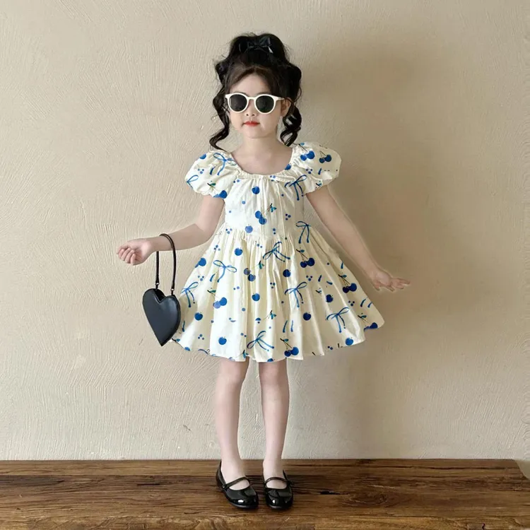 法式女童2025夏季新款杏色樱桃蝴蝶结连衣裙女宝宝蓝色碎花公主裙
