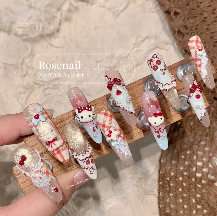 卡通Kitty猫格纹手绘纯手工美甲贴片可拆卸可爱穿戴甲红色显白