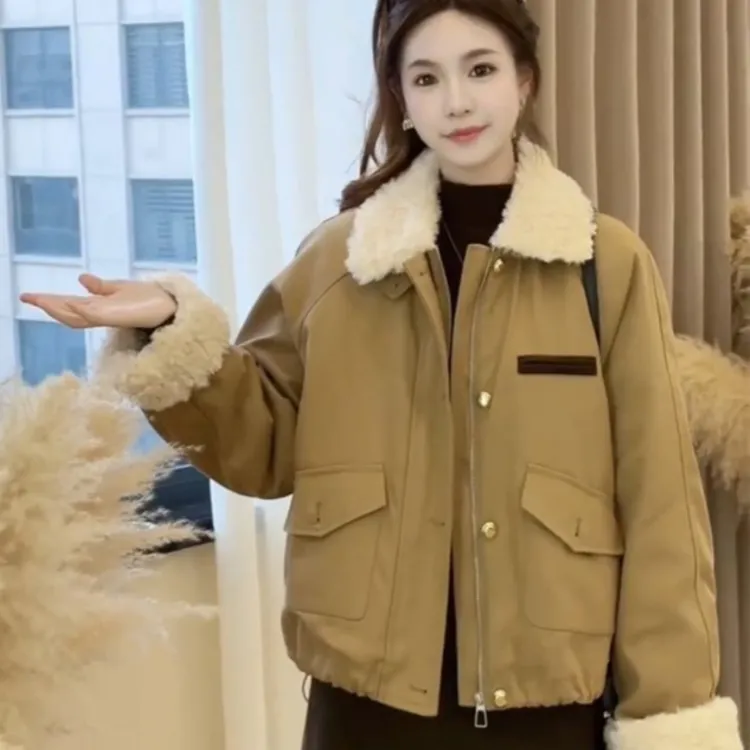 今年流行羊羔毛外套女2025冬季新款高级感皮毛一体加绒加厚短上衣