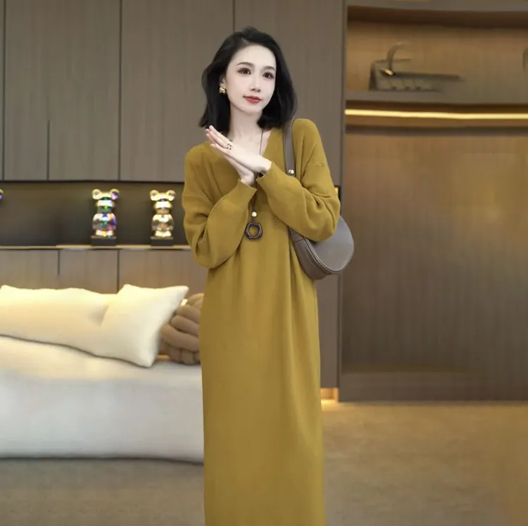 高级感宽松秋冬新款针织毛衫中长款过膝连衣裙女配大衣毛衣裙子