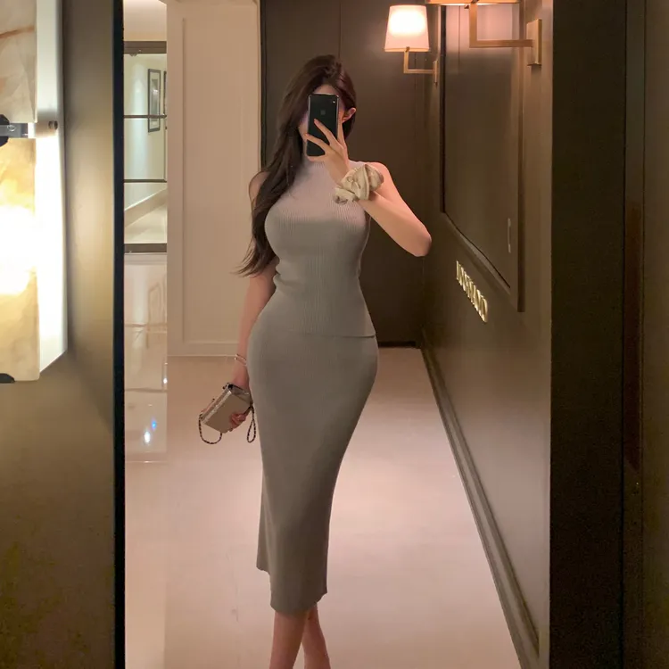 Chill巧儿【智性美人】优雅知性立领修身高弹针织套装