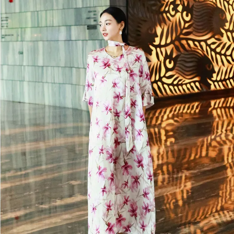 2025新款法式浪漫粉紫花卉印花V领中袖长款淑女风桑蚕丝缎连衣裙