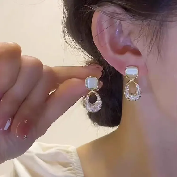 高级感满钻水滴耳环小众设计简约耳钉气质百搭短款 耳饰