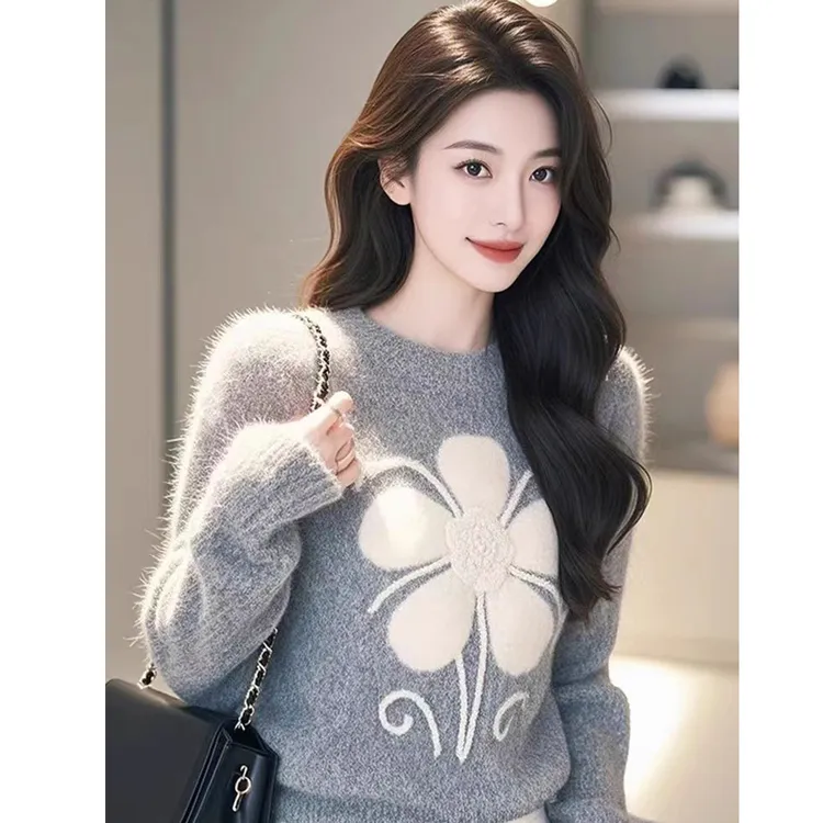 高级感加厚花朵刺绣毛衣女2024秋冬新款时尚宽松慵懒风圆领上衣