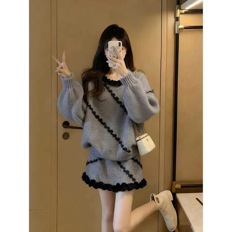 灰色针织套装女2025年新款初冬小个子穿搭花边领上衣半身裙两件套