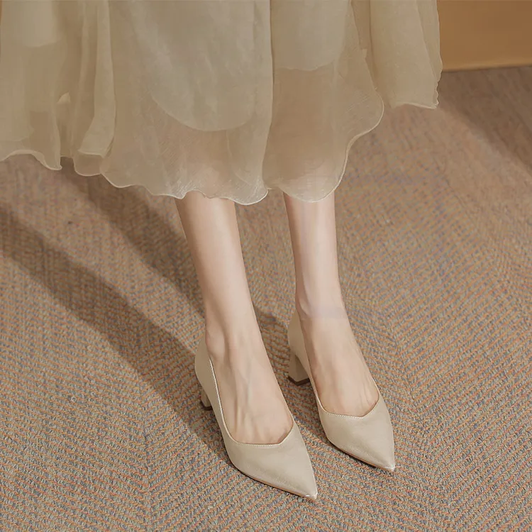 粗跟绝美气质面鞋高跟鞋女公主春杏色礼仪名媛尖头浅口单鞋伴娘缎