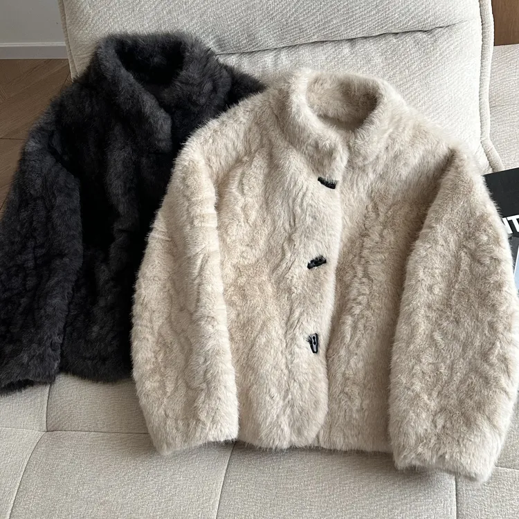 【米可家】冬季加厚牛角扣小立领毛毛外套19833
