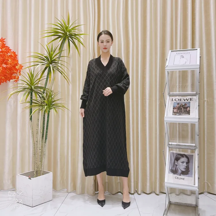 A206炭灰菱格设计气质秋冬轻奢针织连衣裙时尚复古
