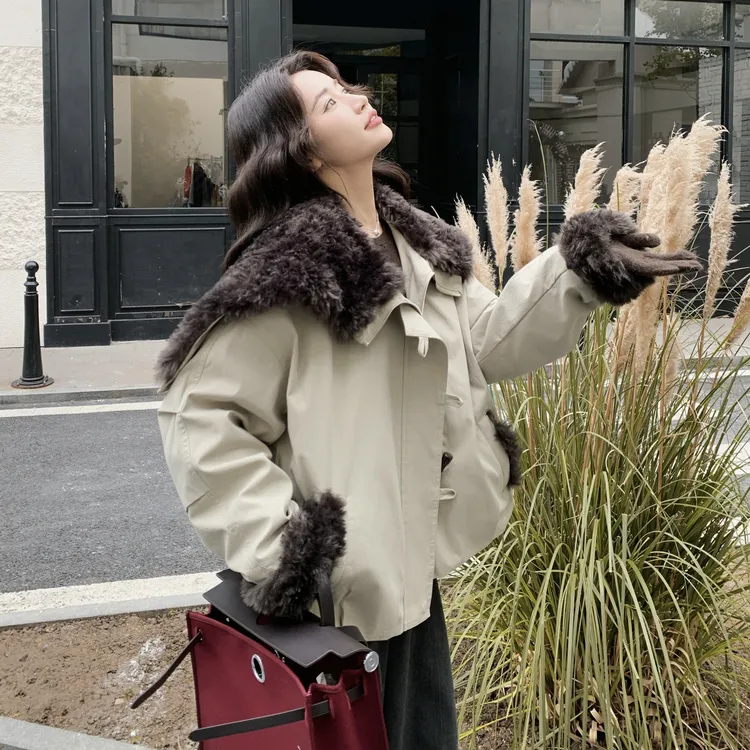 2025冬季羽绒新款韩版连帽拼接女保暖休闲宽松牛角扣百搭