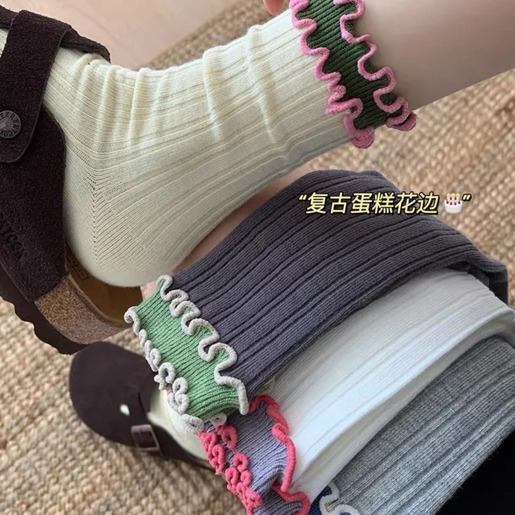 提前感受秋天~复古感满满来咯~拼色可爱日系复古木耳边花边堆堆袜