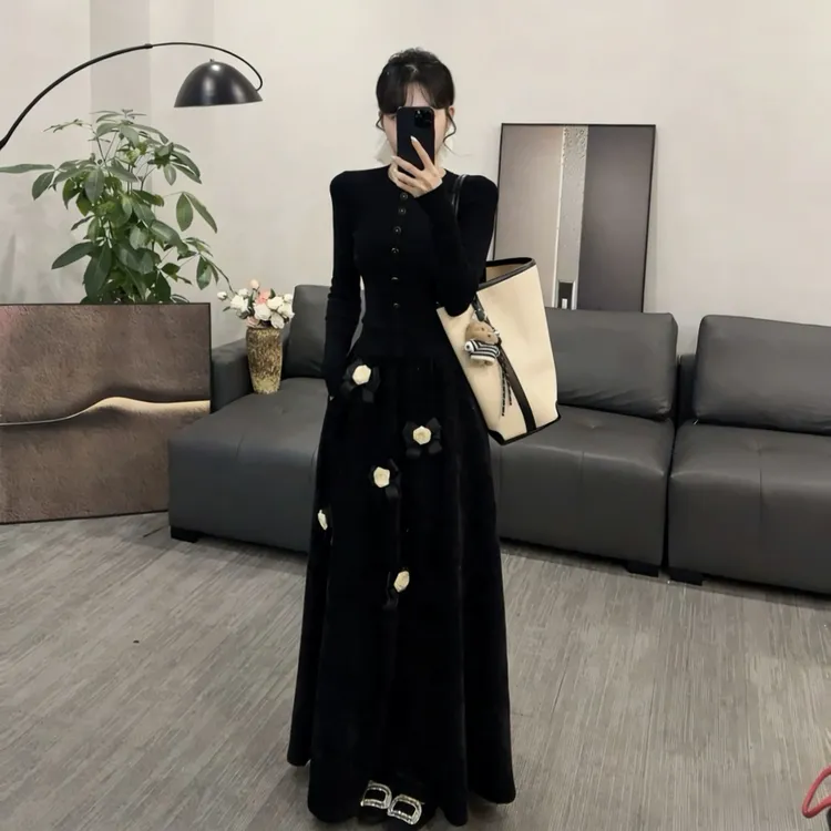 2026早春套头长袖针织黑色时尚法式套装修身显瘦DIY山茶花长裙