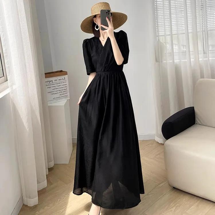 大码黑色V领短袖连衣裙女夏季2025胖mm设计感泡泡袖显瘦长款裙子