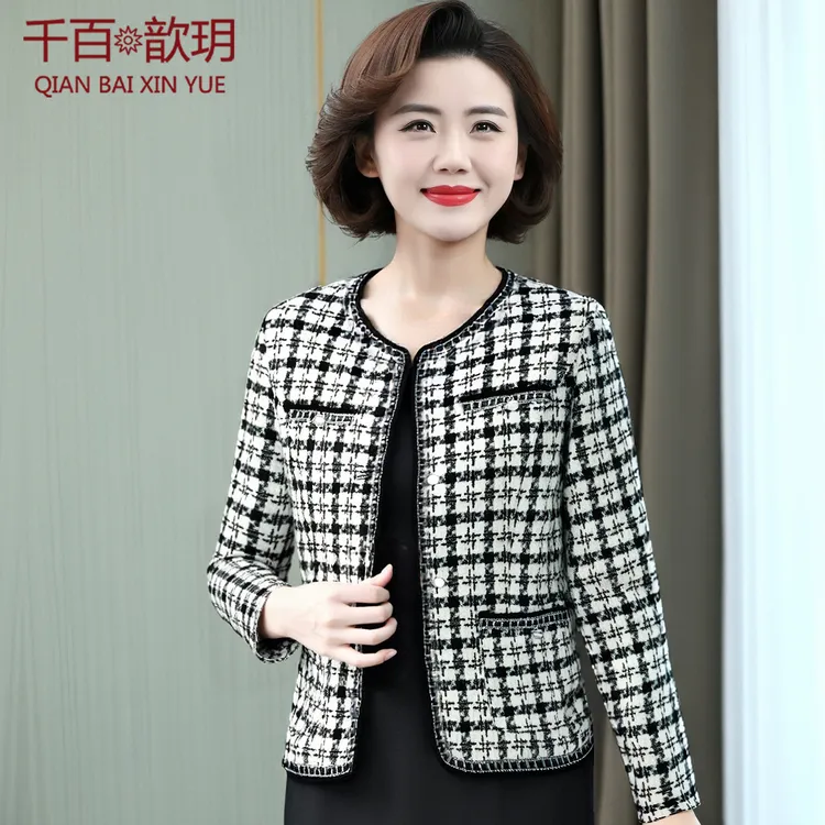 妈妈小香风短款外套洋气新款中老年女士春秋季西装50岁小个子上衣