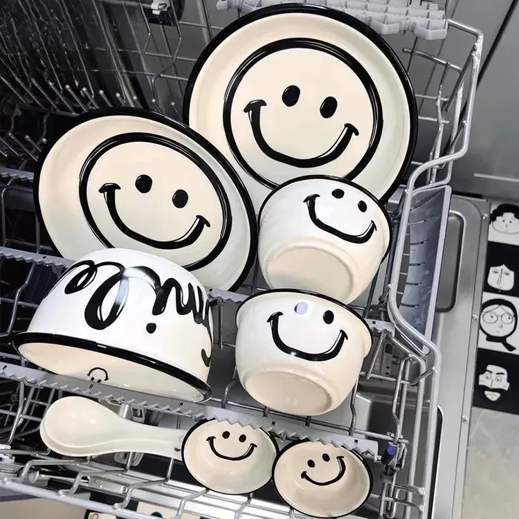 陶瓷碗盘套装高颜值饭碗ins家用可爱盘子简约餐具笑脸瓷碗碟ch