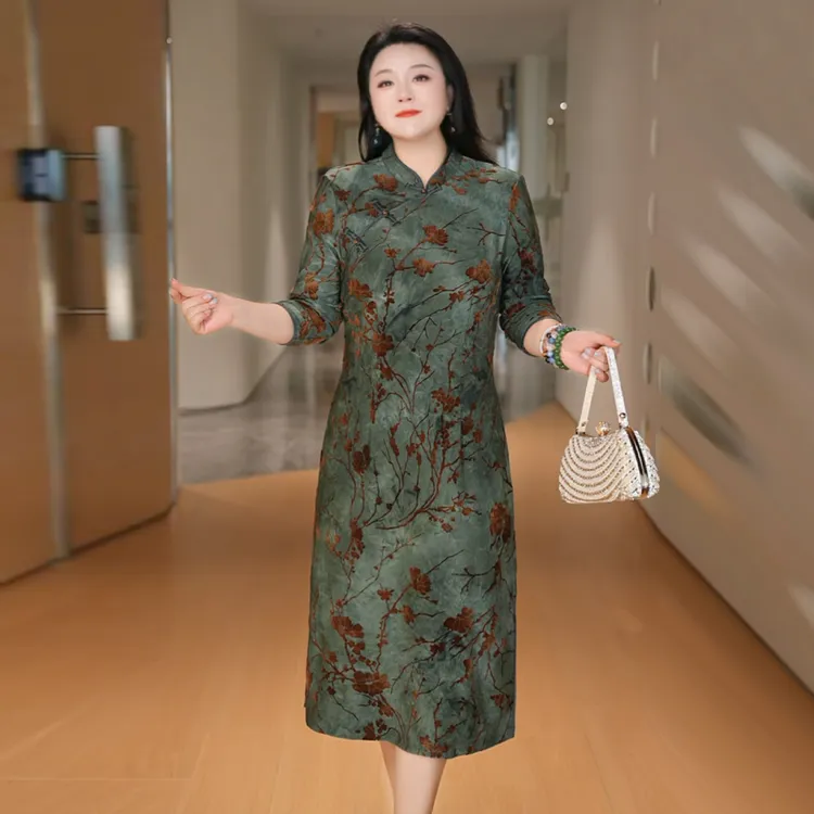 MsShe大码女装2025秋新中式植绒盘扣改良旗袍J~B2509022