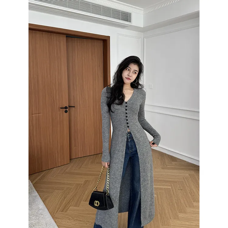 张阿星【法式慵懒】长款V领单排扣收腰修身设计感百搭长款针织开衫 