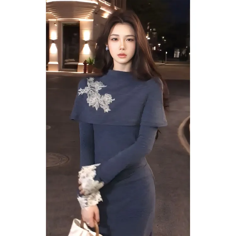 MARIE.COCO新中式老钱风半高领蕾丝刺绣连衣裙女2025秋季斗篷长裙