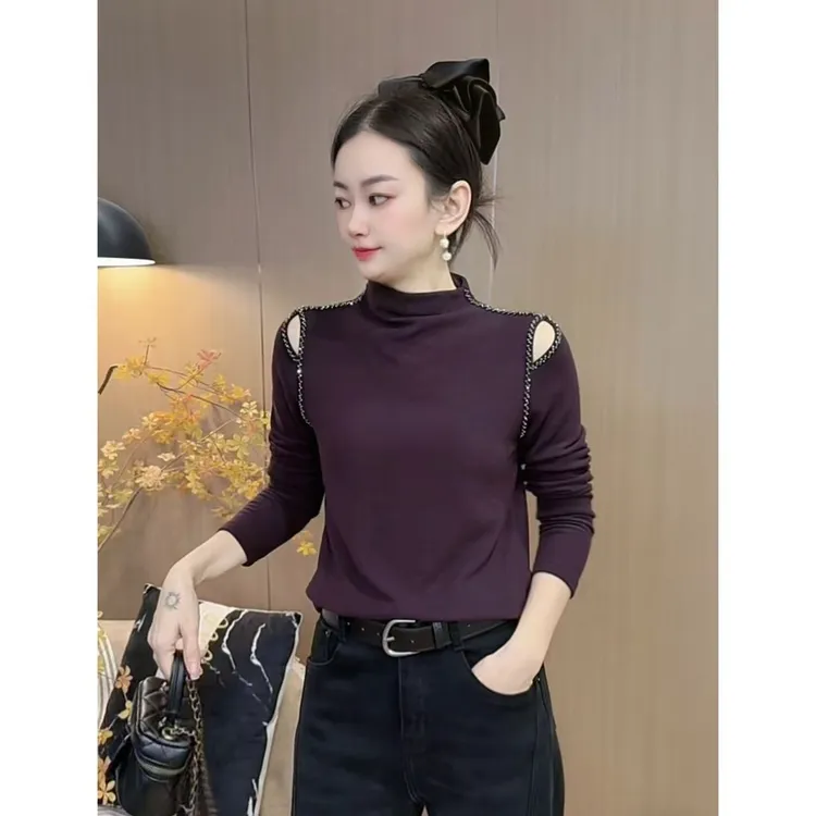 【0028】新品慕斯双面绒钉珠漏肩上衣