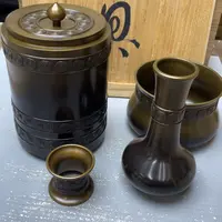 瓷片密密麻麻地铺满一层