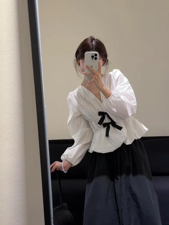 2025秋季法式甜美减龄收腰v领蝴蝶结衬衫上衣女花苞半身裙两件套
