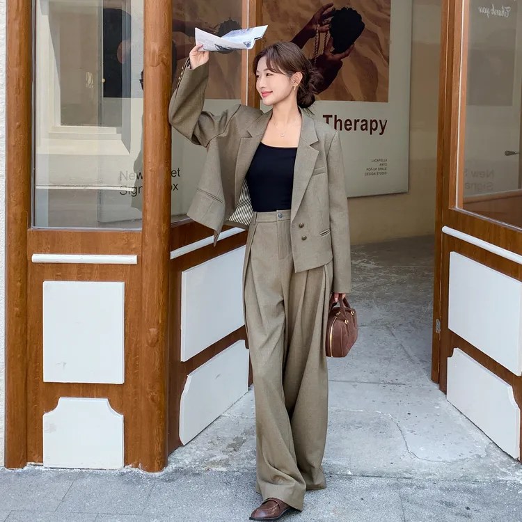 时尚卡其色气质小西装套装女秋季2025新款高级感西服阔腿裤两件套