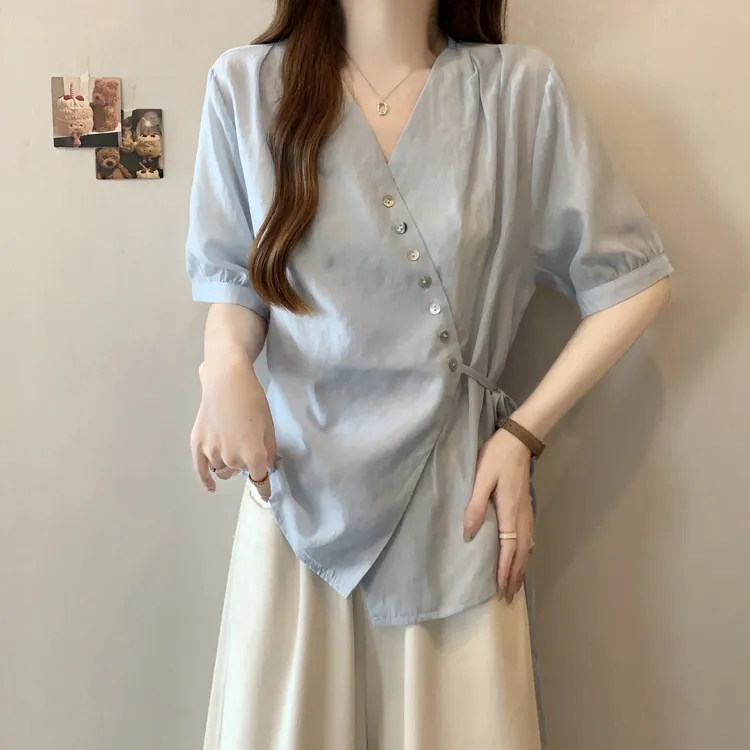 2025夏季新款薄款气质V领短袖衬衫大码女装胖mm收腰遮肚显瘦上衣