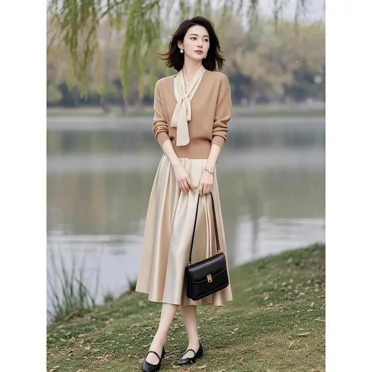 卡其色针织套装女2025春季新款气质韩版系带上衣缎面半身裙两件套