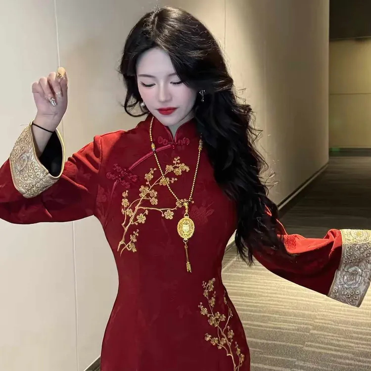 原创新中式高级刺绣过年红旗袍金梅报喜倒大袖温风柔气质修身显廋