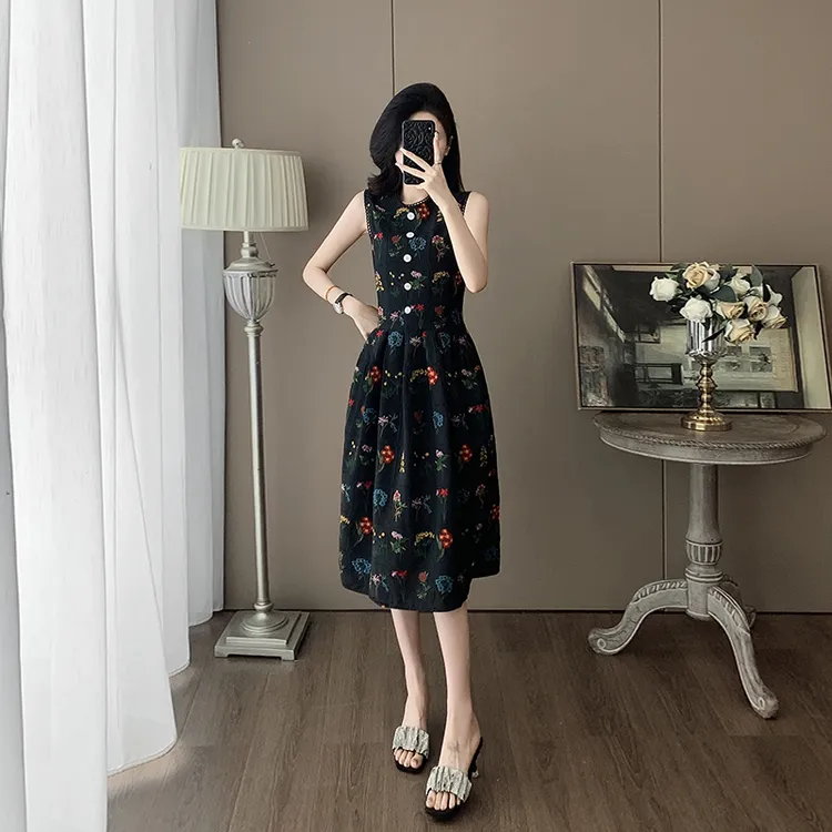 纳凡2025夏季新款显瘦连衣裙女气质复古小众法式收腰修身印花裙子