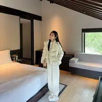 syna枫糖奶油 白色宽松保暖短款连帽外套