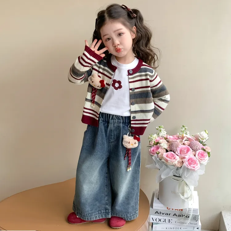 女童套装秋季2025新款洋气条纹卡通小女孩外套针织毛衣开衫两件套
