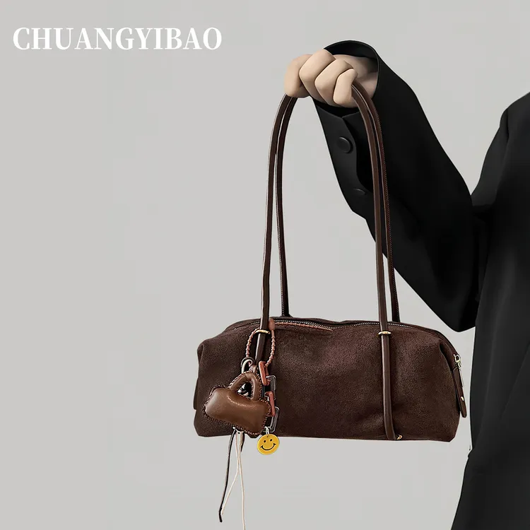 超火复古法棍腋下包包女2025新款轻奢小众高级感通勤单肩保龄球包